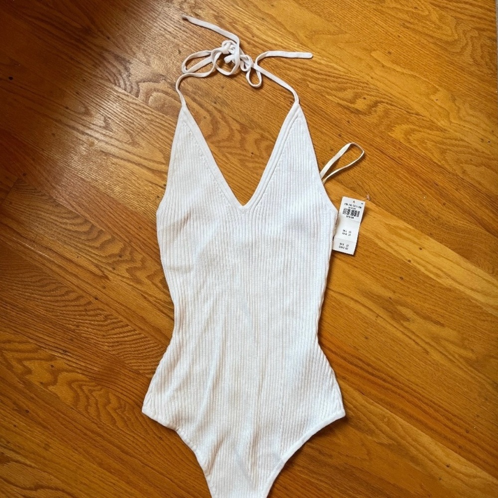 Abercrombie and Fitch white NWT ribbed halter tank size M